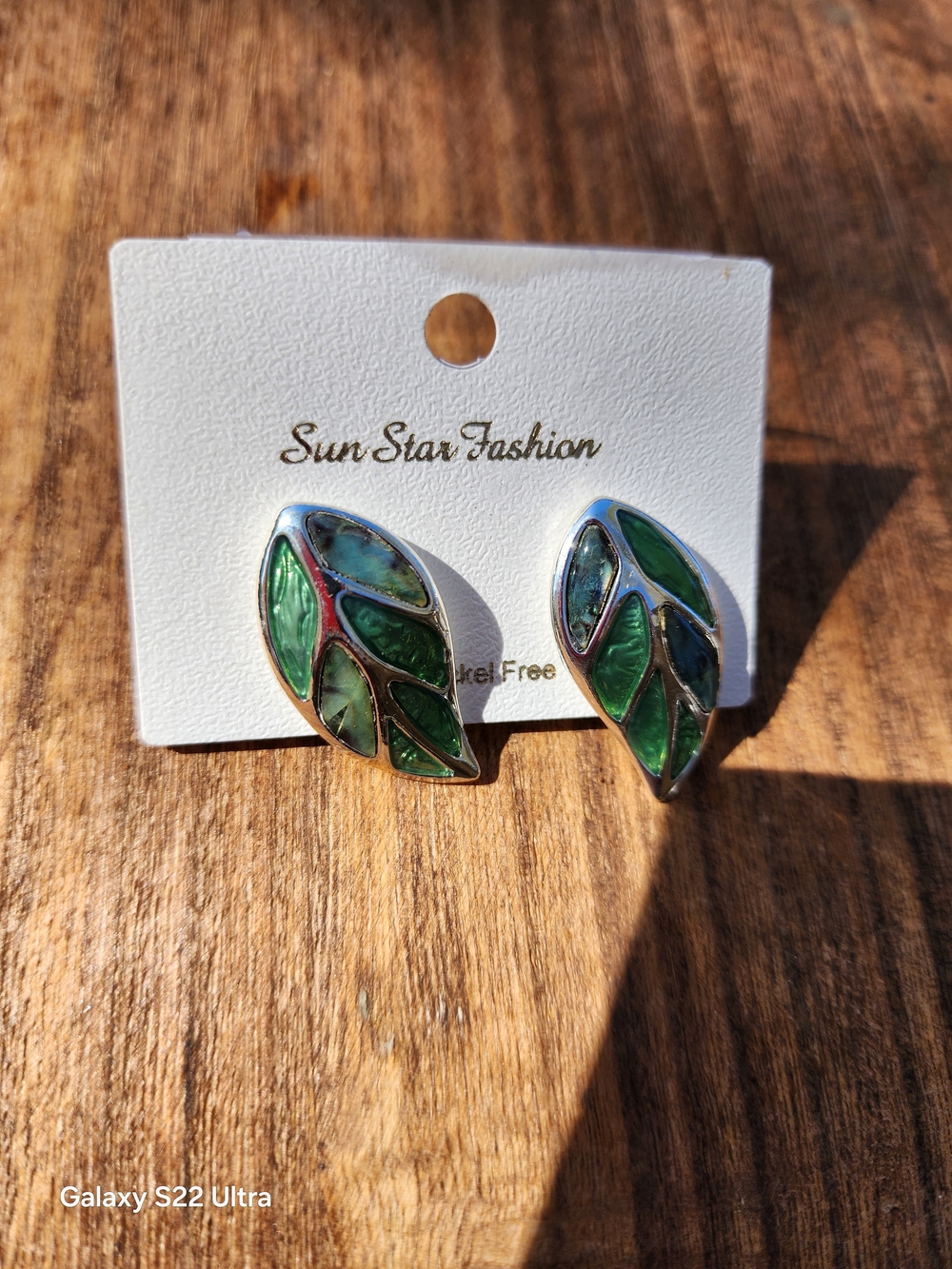 Sun Star Fashion Green Abalone Leaf-Shaped Stud Earrings - Women Jewelry - Picture 4 of 5